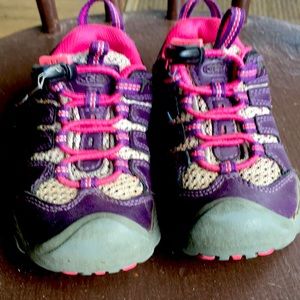 Keen youth girls hiking shoes purple pink size 8